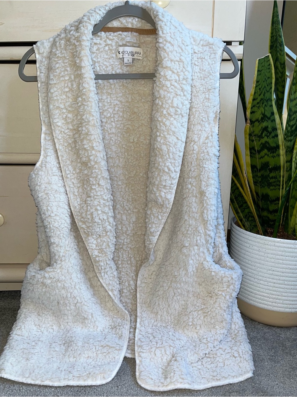 New Koolaburra by UGG Brushed Back Sherpa Vest Small - Picture 2 of 5